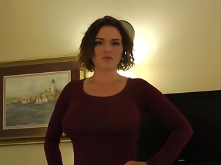 Порно от первого лица с кудрявой питерской шлюхой в номере отеля