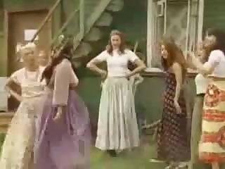 Русские деревенские мужики в тельняшках ебут всех женщин из округи