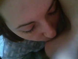 Неторопливый домашний отсос члена от сексапильной русской девушки Маши