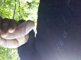 Мужик уговорил подругу взяться рукой за член