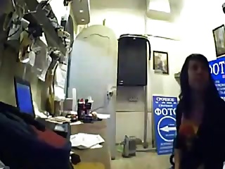 Русская дама делает минет мужику на скрытую камеру