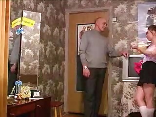 Зрелый мужик развел на секс квартирантку