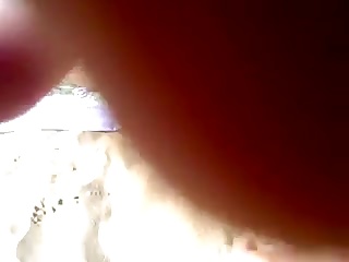 Мужик на пляже дрочит свой большой член